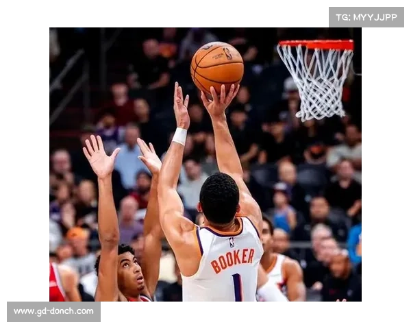 布克技术全面进攻犀利的比赛风格解析与核心特点剖析